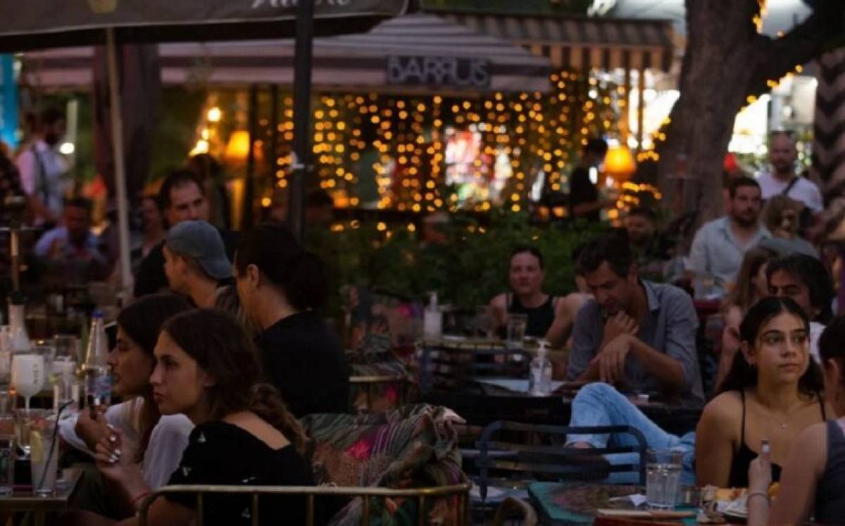 Σχέδιο... ελευθερίας για εμβολιασμένους με «κανονικότητα» και στις «κόκκινες» περιοχές