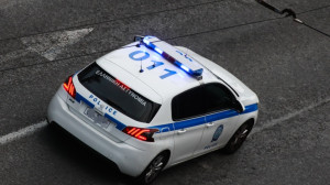 Πολίχνη: Αδέσποτη βολίδα σε όχημα που οδηγούσε 40χρονη-Επέβαινε και παιδί
