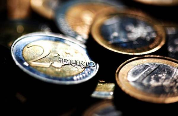 «Βουτιά» για το πλεόνασμα του ισοζυγίου τρεχουσών συναλλαγών της ευρωζώνης