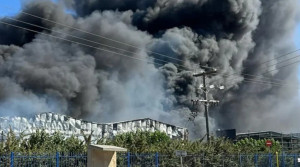 Ριτσώνα: Φωτιά σε εργοστάσιο- Μεγάλη κινητοποίηση της Πυροσβεστικής