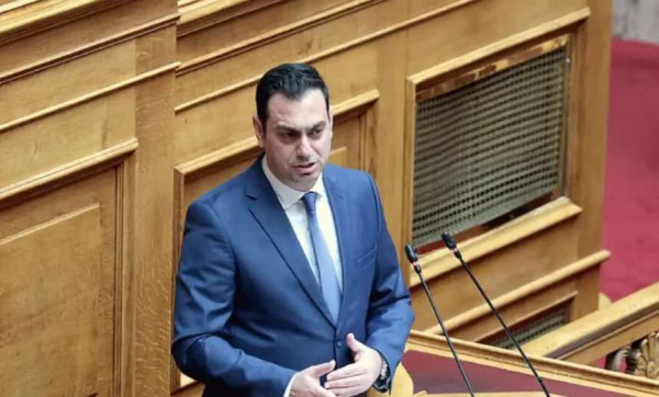 Κόντρα για τον ΕΦΚ στα καύσιμα: Η «γεμάτη Συγγρού» του Κουλκουδίνα και η κυβερνητική κάλυψη
