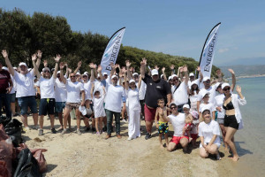 Energean: Καθαρισμός παραλίας και δωρεά κάδων απορριμμάτων