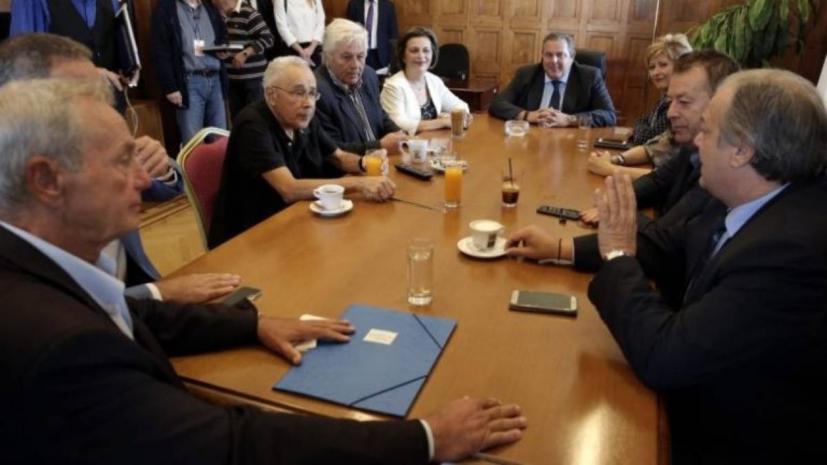 Απομονωμένος εντός των ΑΝΕΛ ο Καμμένος-«Μαλακώνει» τη στάση του
