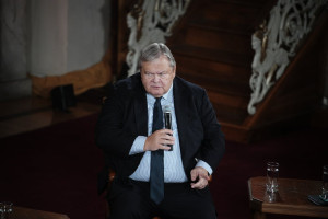 Βενιζέλος: Ο Γιώργος Παπανδρέου έπρεπε να είχε δεχτεί την πρότασή μου για το πρώτο μνημόμιο