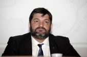 «Συνωστισμός» στην Ακροδεξιά κι ένα «πλυντήριο» για τη Χρυσή Αυγή