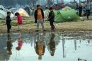 Επιστρέφουν με τα πόδια οι πρόσφυγες στην Ειδομένη