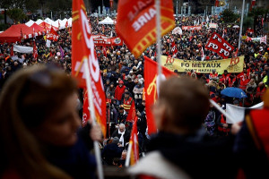 Σε απεργιακό κλοιό για το συνταξιοδοτικό η Γαλλία