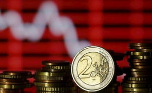 Credit Suisse: «Βουτιά» για το ευρώ- Πιέσεις και στη στερλίνα