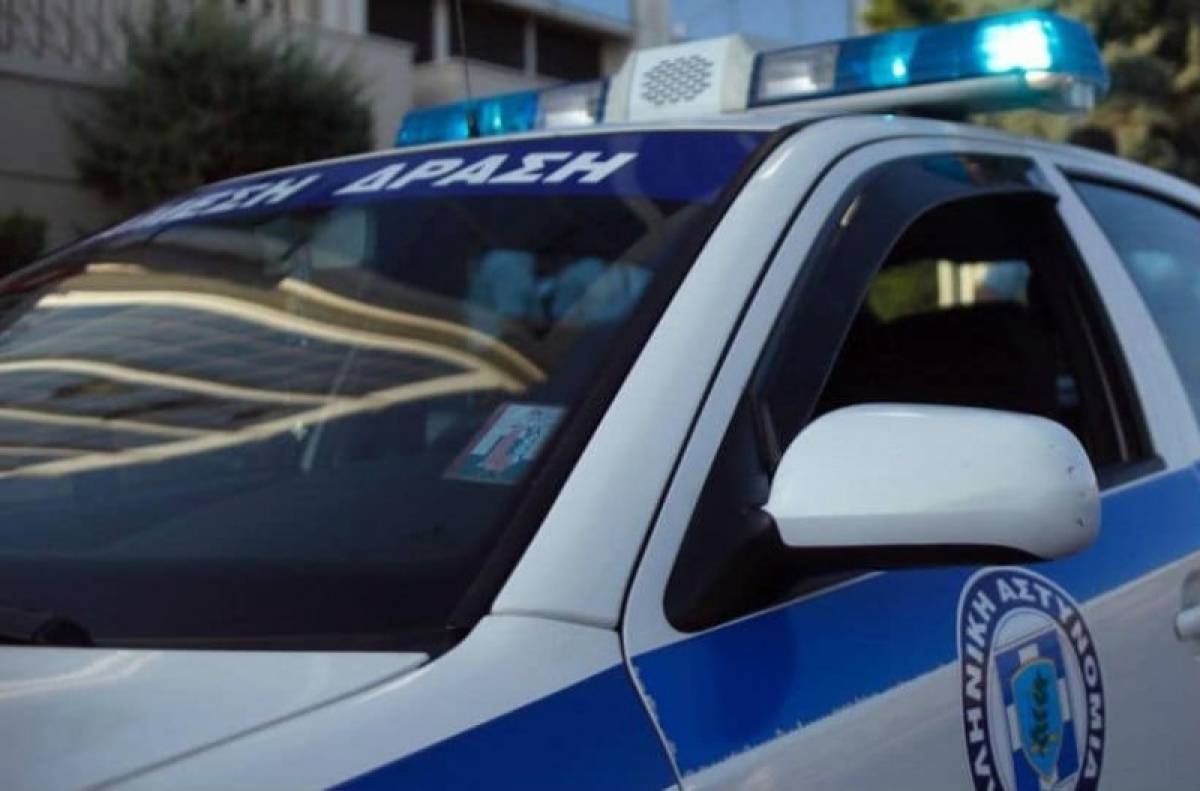 Λήστεψαν διαγνωστικό κέντρο στον Πειραιά ρίχνοντας στην είσοδο ΙΧ