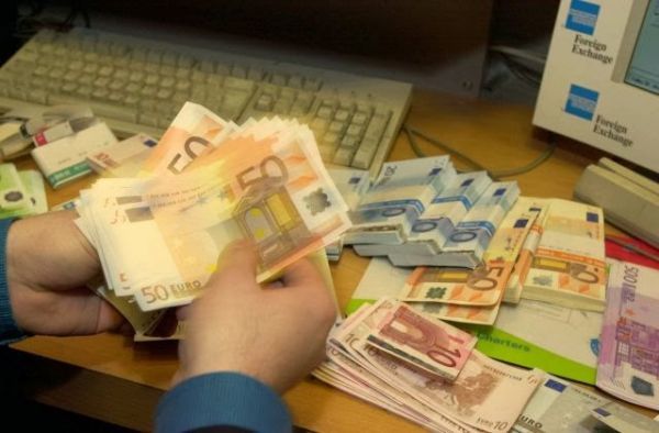Προϋπολογισμός επιπλέον φόρων 1,5 δισ. ευρώ με το μάτι στην έλευση της τρόικας