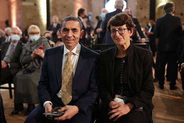 BioNTech: Η τρίτη δόση διασφαλίζει ότι δεν υπάρχουν λοιμώξεις