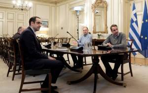 Η αναβολή του ανασχηματισμού και οι επιτηρητές του Μαξίμου