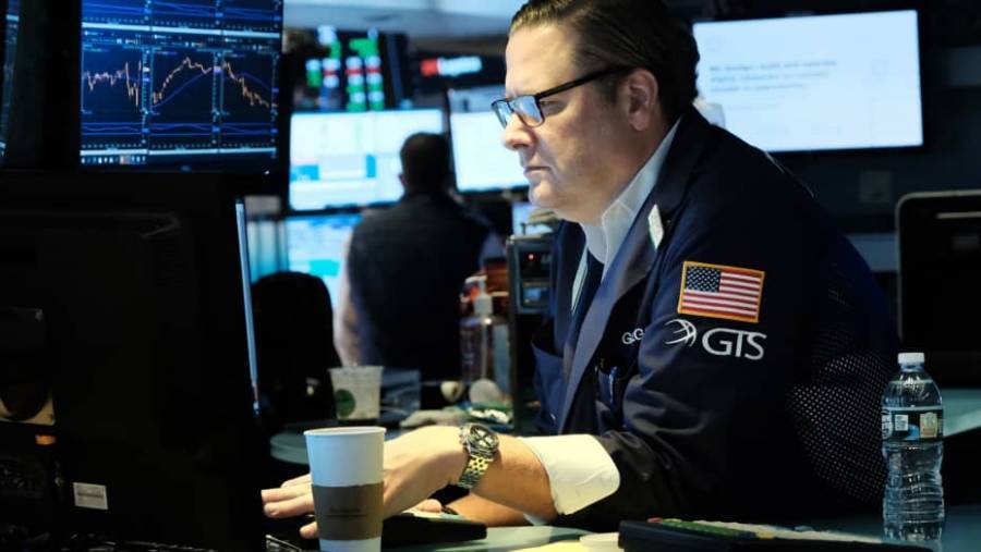 Συγκρατημένες κινήσεις από τους επενδυτές στη Wall Street
