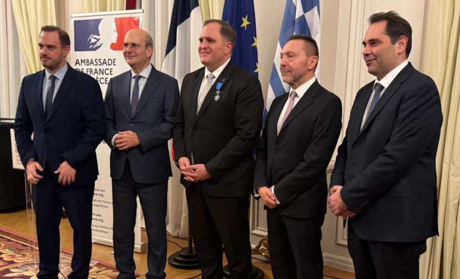 Οι Γάλλοι έχρισαν Ιππότη τον Πιτσιλή