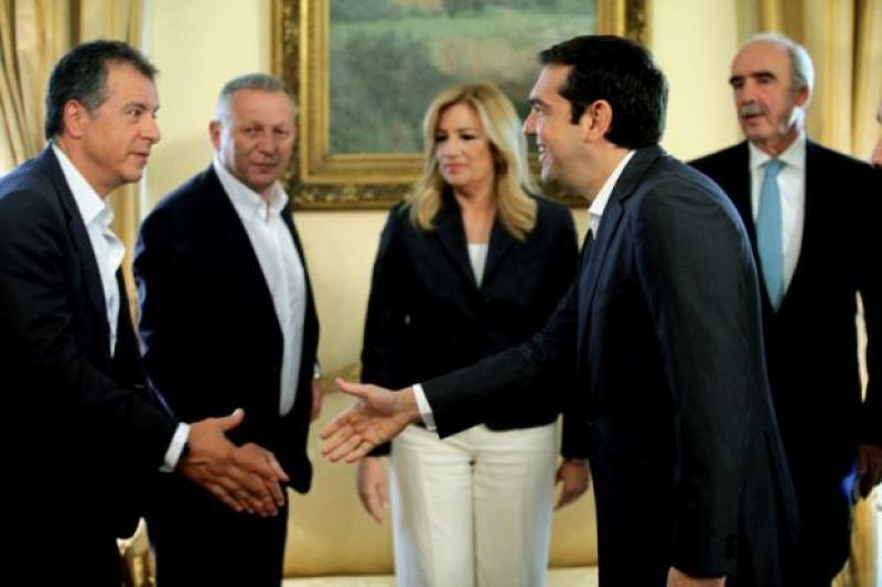 Στ.Θεοδωράκης: Κάντε διακοπές- Οι πολιτικοί θα κλείσουμε τα ζητήματα