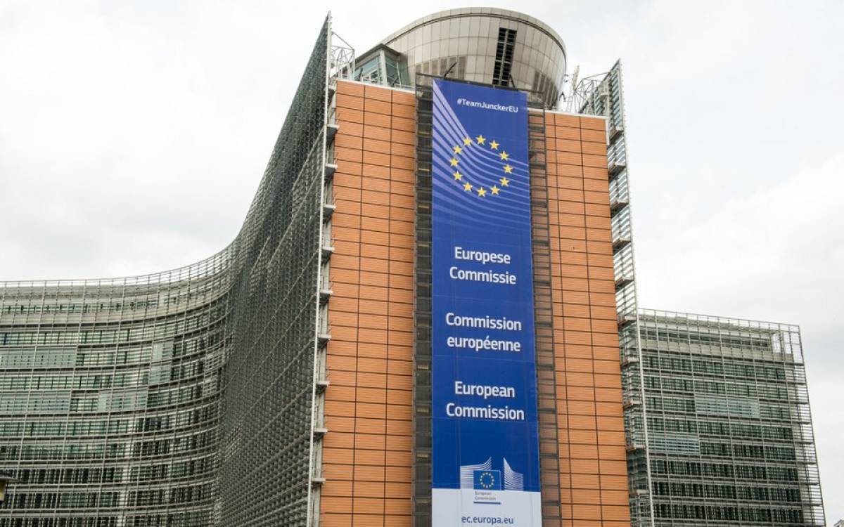 Κομισιόν: Κρατικές ενισχύσεις 21 εκατ. ευρώ για πούλμαν-τρένα στην Ελλάδα