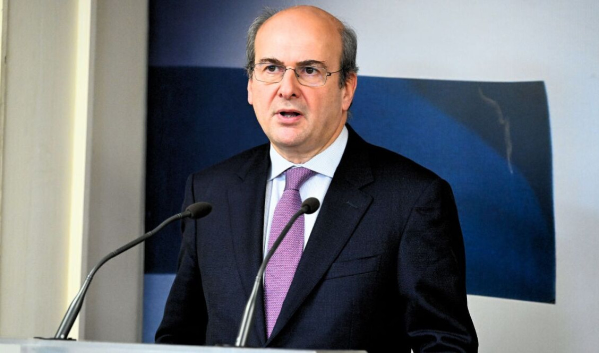 Χατζηδάκης: Καταργούμε τις διακρίσεις τραπεζών- ασφαλιστικών προς πρώην καρκινοπαθείς