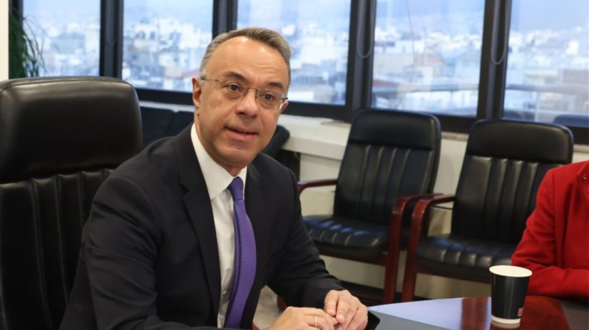 Στο αεροδρόμιο «Νίκος Καζαντζάκης» ο Σταϊκούρας- Συνάντηση εργασίας