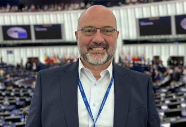 Αρναούτογλου προς Κομισιόν: 100 εκατ. ευρώ για το ηλεκτρικό δίκτυο - Πόσα χιλιόμετρα έγιναν πραγματικά ασφαλέστερα απέναντι στις πυρκαγιές;