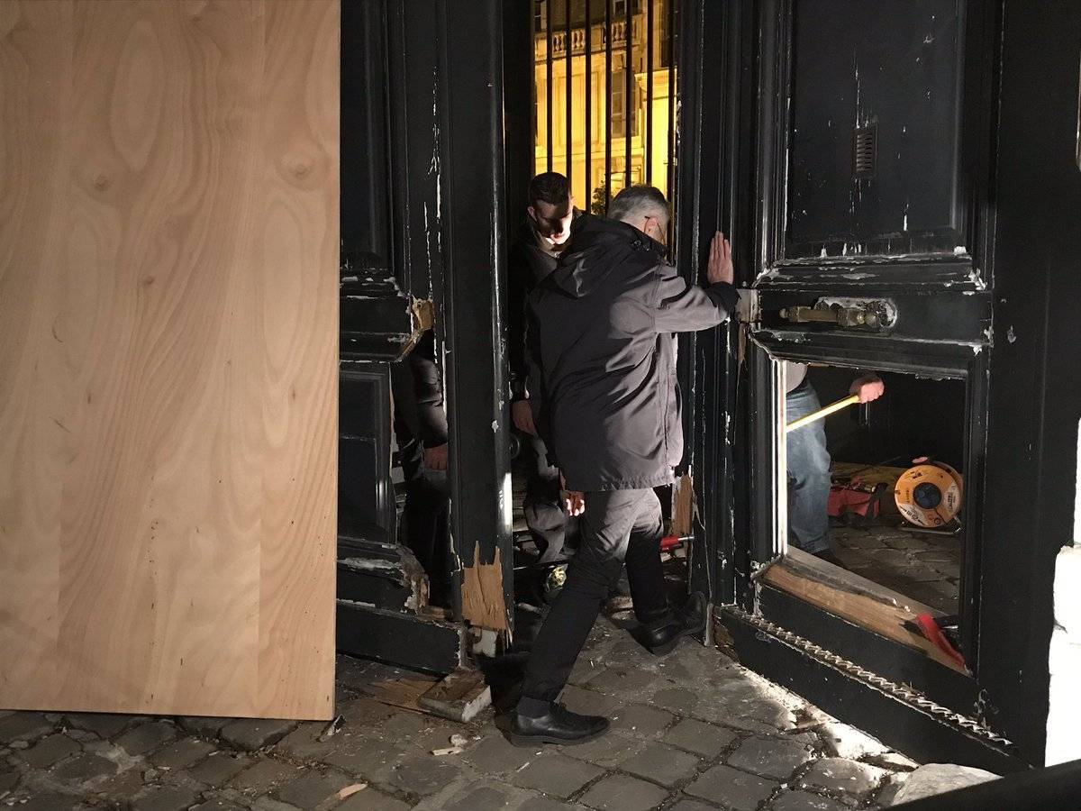 Επέστρεψαν στη... δράση τα «κίτρινα γιλέκα»-Εισβολή σε υπουργείο