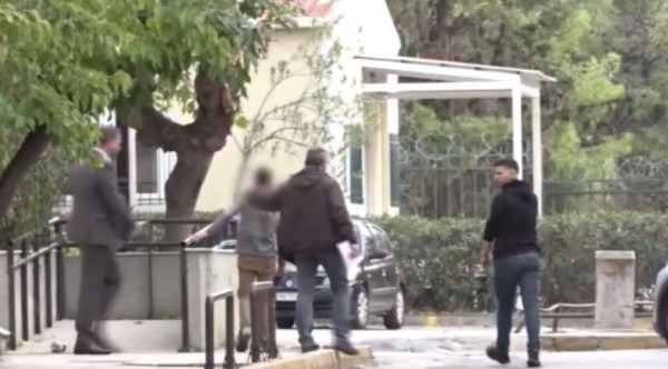 Ελεύθερος με περιορισμούς ο 14χρονος που σκότωσε τον αδερφό του