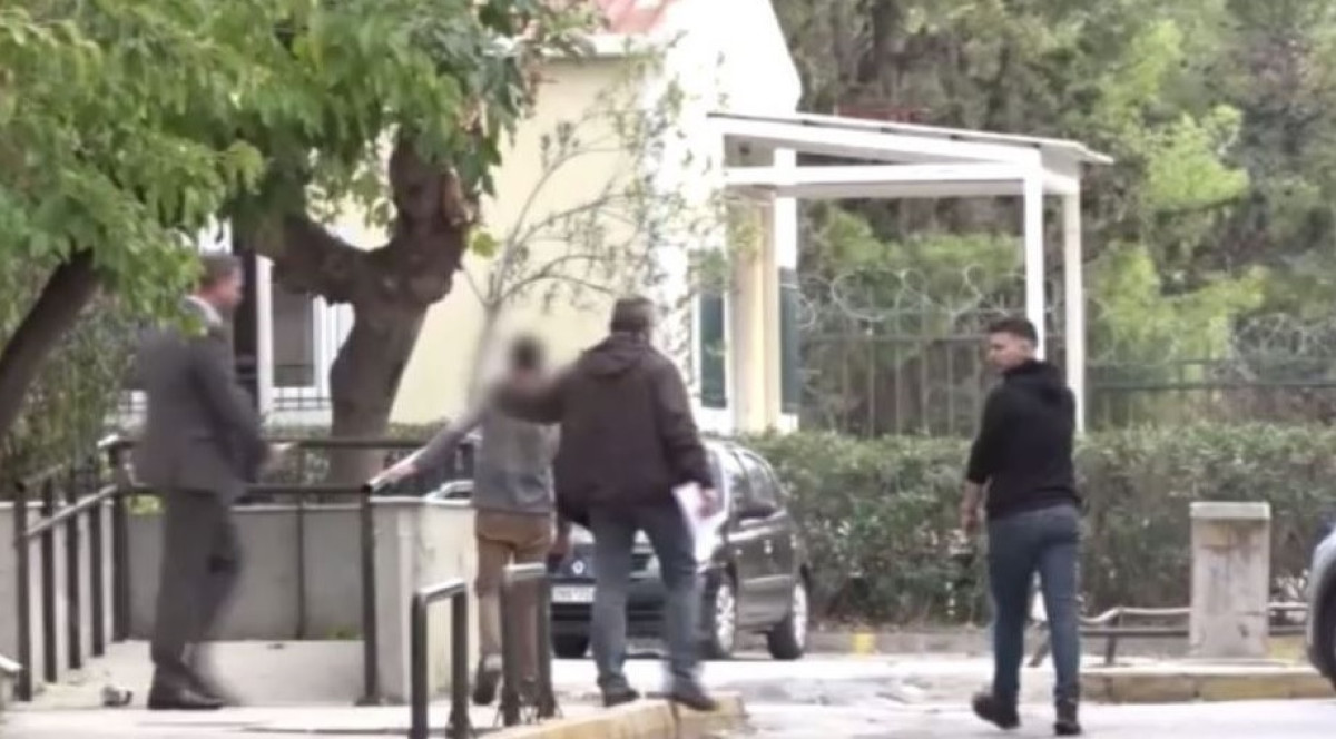 Ελεύθερος με περιορισμούς ο 14χρονος που σκότωσε τον αδερφό του