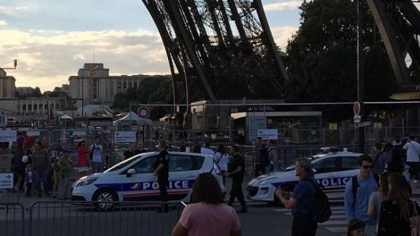 Γαλλία: Εκκενώθηκε ο Πύργος του Άιφελ