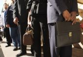 Η κρίση έπληξε του εργαζόμενους με χαμηλό μορφωτικό επίπεδο