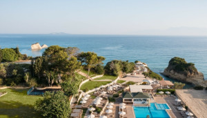Στη HotelBrain το Akron Seascape Resort