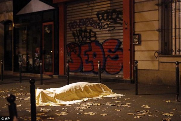 Γαλλικός Τύπος: Η χώρα βρίσκεται σε πόλεμο