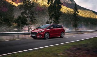 Το νέο S-MAX Hybrid μυεί τις δραστήριες οικογένειες στην ηλεκτροκίνηση