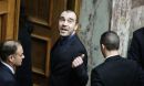 Ο Καρατζαφέρης στην Βουλή... από το παράθυρο