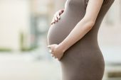 Δεν κινδυνεύουν οι έγκυες από την χρήση κινητού