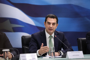 Σκρέκας: Όχι παροχές χωρίς αντίκρισμα – Δημοσιονομική υπευθυνότητα και στήριξη με βάση την παραγωγή