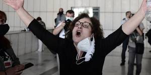 Η καταδίκη της Χρυσής Αυγής: Πώς αντέδρασαν οι Έλληνες καλλιτέχνες στην ιστορική απόφαση
