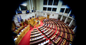 Αυστηροποίηση νομοθεσίας περί όπλων: Με «ναι» από ΠΑΣΟΚ και ΝΔ πέρασε η τροπολογία