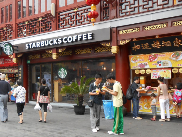 Η Starbucks Κίνας «στο σφυρί» με αποτίμηση έως 10 δισ. δολάρια