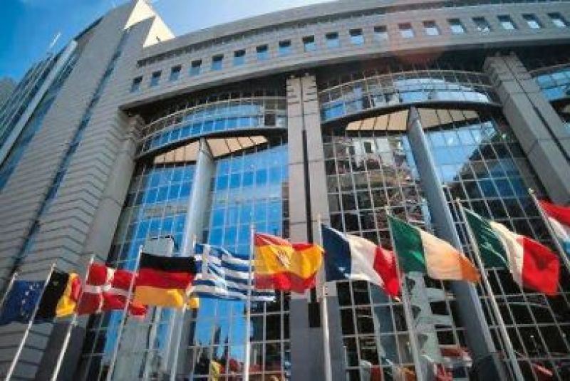 "Ψαλίδι" και από την ΕΕ στα διοικητικά της έξοδα