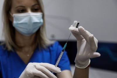 Εμβολιασμοί: Στο «τραπέζι» η υποχρεωτικότητα με ηλικιακά κριτήρια