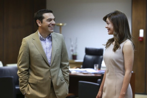 Έχει ο Τσίπρας έτοιμο «δαχτυλίδι» για την Αχτσιόγλου;
