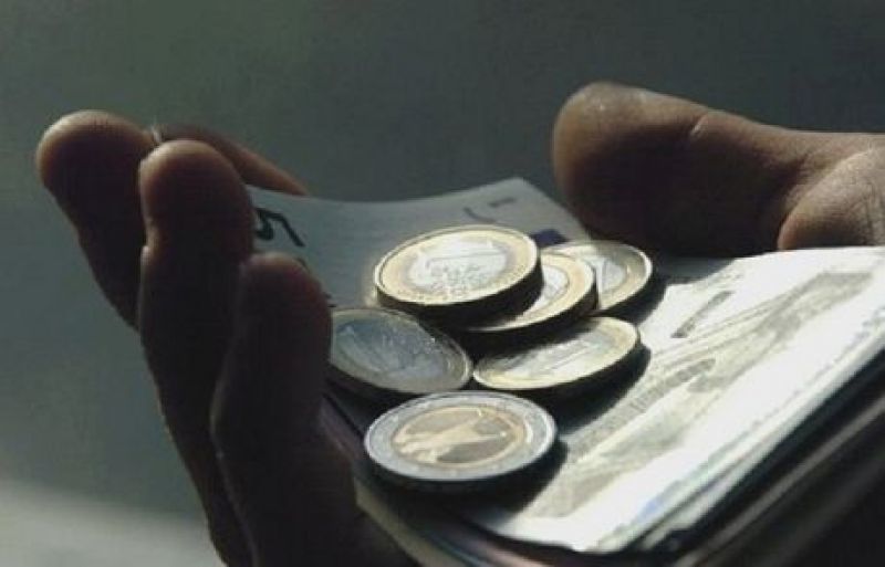 Στα 586,08 ευρώ... μικτά ο κατώτατος μισθός