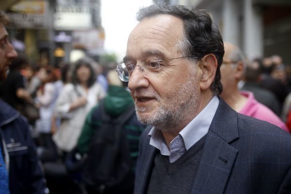 Συμφωνία-Λαφαζάνης: «Να μην υποκύψουμε σε πιέσεις - Γίνεται ληστεία στη χώρα»
