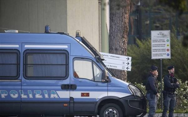 Συναγερμός στην Ιταλία: Μέλος της μαφίας κρατά ομήρους σε ταχυδρομείο