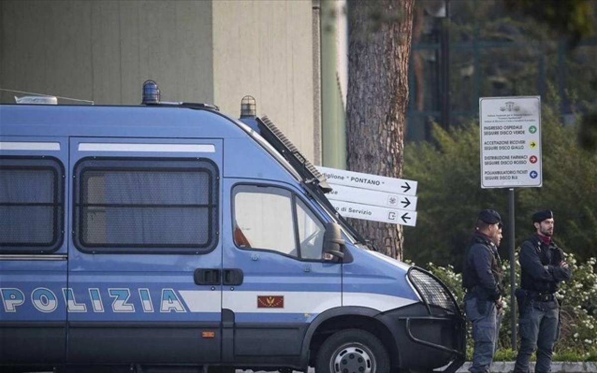 Συναγερμός στην Ιταλία: Μέλος της μαφίας κρατά ομήρους σε ταχυδρομείο