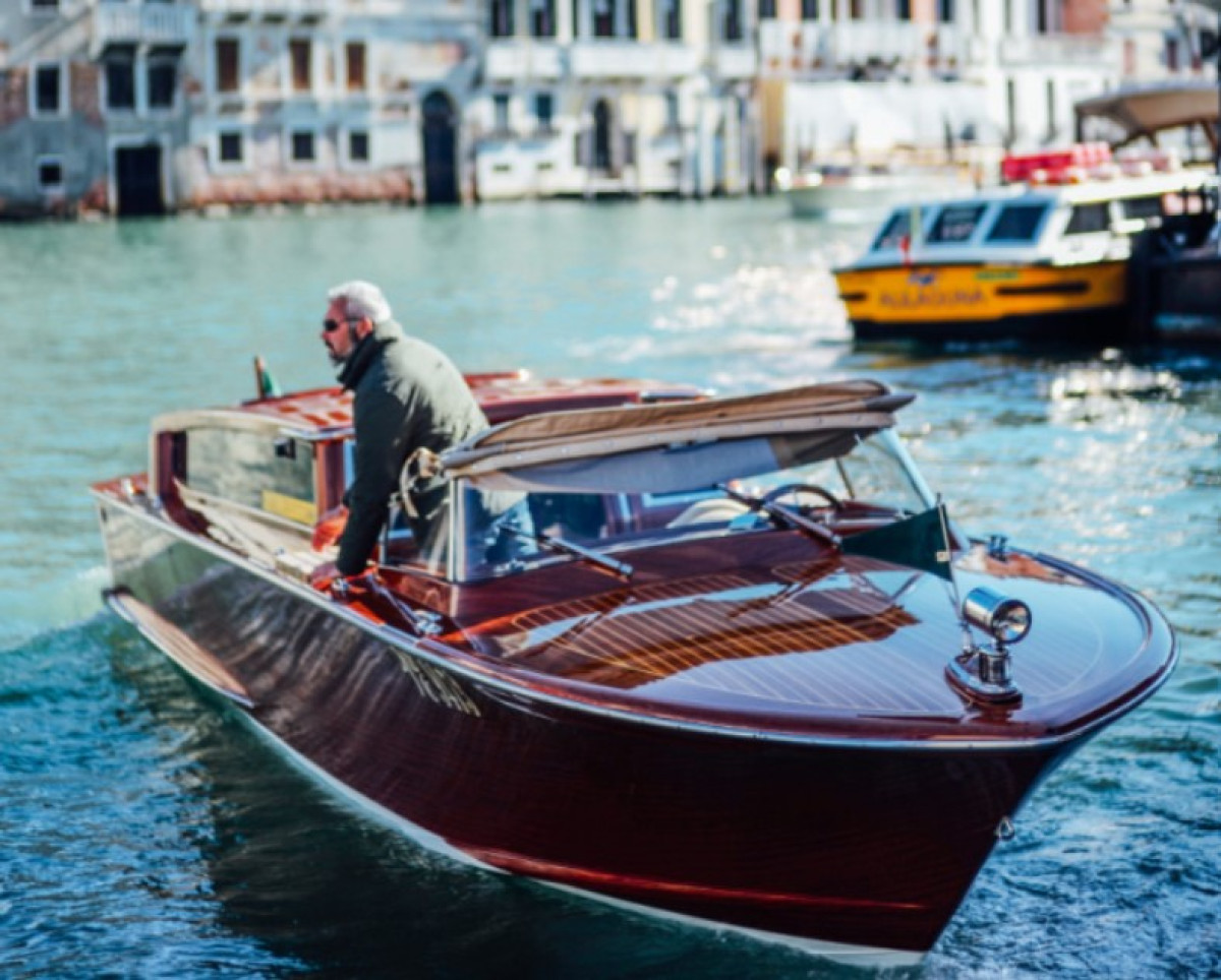 Riva, οι πανέμορφες πλωτές λιμουζίνες της Βενετίας