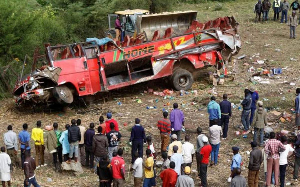 Γκάνα: Τουλάχιστον 60 νεκροί από μετωπική σύγκρουση λεωφορείων