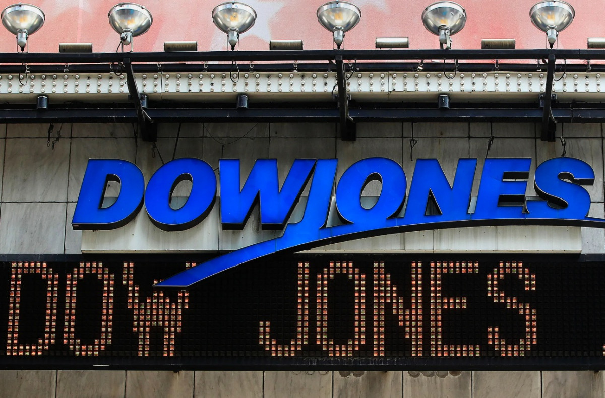 Σε ρυθμούς ρεκόρ η Wall Street – Ο Dow ξεπέρασε το όριο των 51.000 μονάδων
