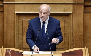 «Θέμα» με την άποψη Φλωρίδη περί ακαταδίωκτου των τραπεζικών στελεχών