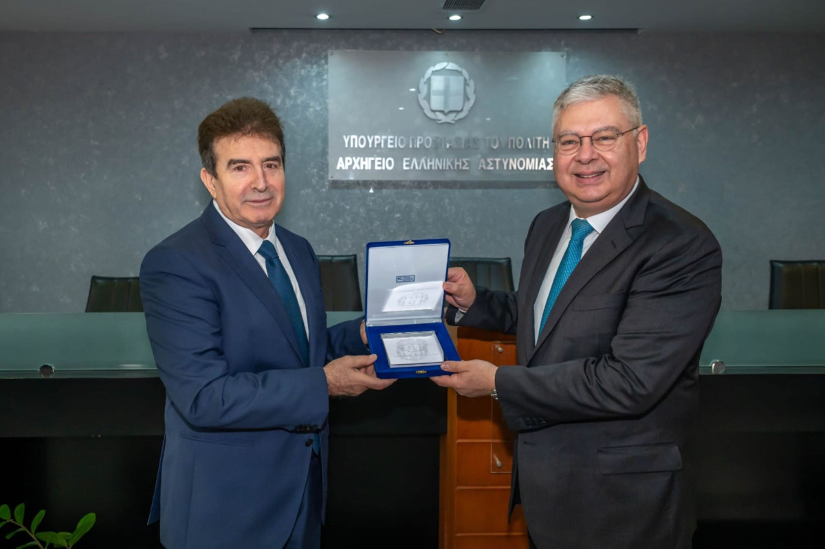 Η HELLENiQ ENERGY προσφέρει επτά οχήματα στην ΕΛ.ΑΣ