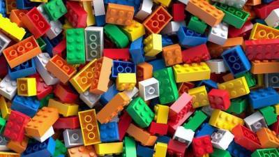 Τα τουβλάκια Lego παύουν να είναι… πλαστικά